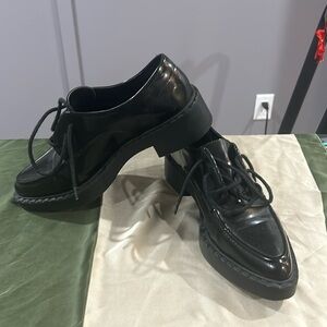 J.Lo Oxford Size 8m Preowned